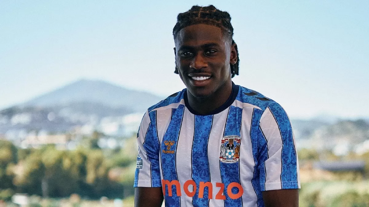 Loum Tchaouna resmi bergabung dengan Coventry City untuk musim 2026/27. (CCFC)