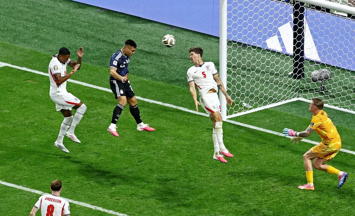 Lautaro Martinez jadi penentu kemenangan Argentina 2-1 atas Inggris pada semifinal Piala Dunia 2026.