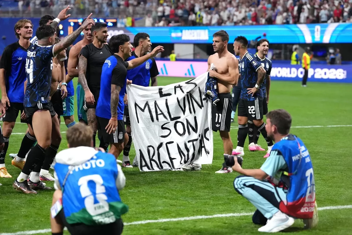 Pemain Argentina terang-terangan 'berpolitik' lewat spanduk.