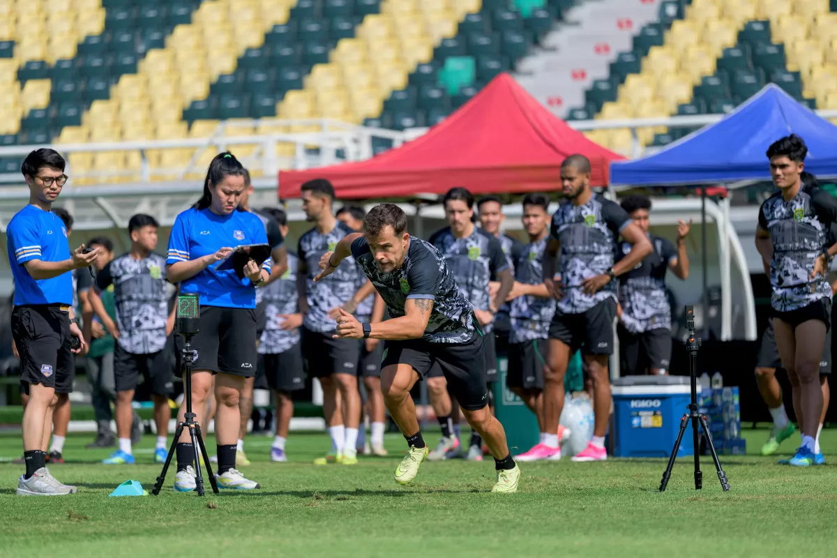 Skuat Persebaya jalani latihan intensif jelang laga pramusim. (Persebaya)