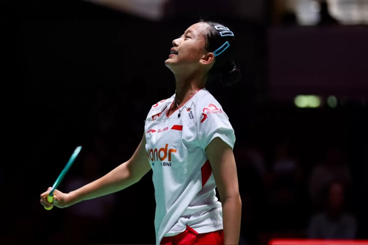 Tunggal Putri Indonesia, Putri Kusuma Wardani tersenyum lega usai akhirnya berhasil mematahkan rekor buruk, menghadapi Wang Zhi Yi. Sukses melangkah ke semifinal Japan Open 2026, Jumat, 17 Juli.