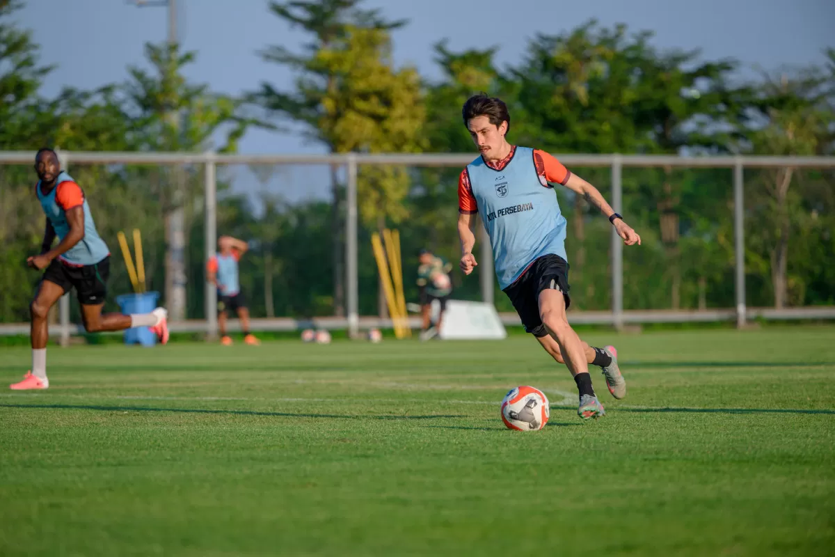 Francisco Rivera dkk jalani latihan intensif jelang pertandingan pramusim. (Persebaya)