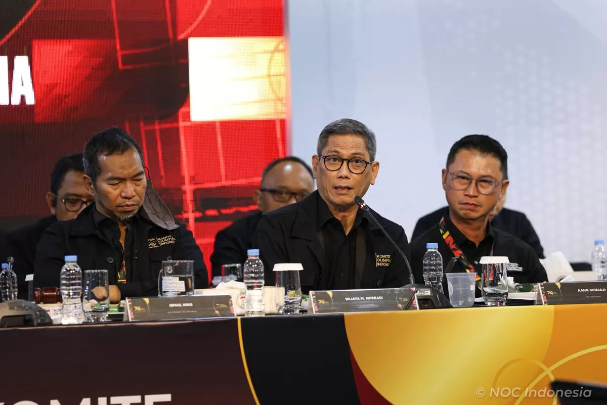 Sekretaris Jenderal Komite Olimpiade Indonesia, Wijaya Noeradi berbicara dalam Rapat Anggota Luar Biasa (RALB) di MOS, Jakarta, Senin, 20 Juli. 
