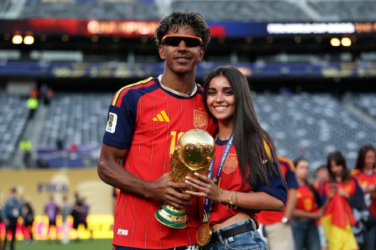 Lamine Yamal merayakan kemenangan Piala Dunia dengan pacaranya&nbsp;Ines Garcia