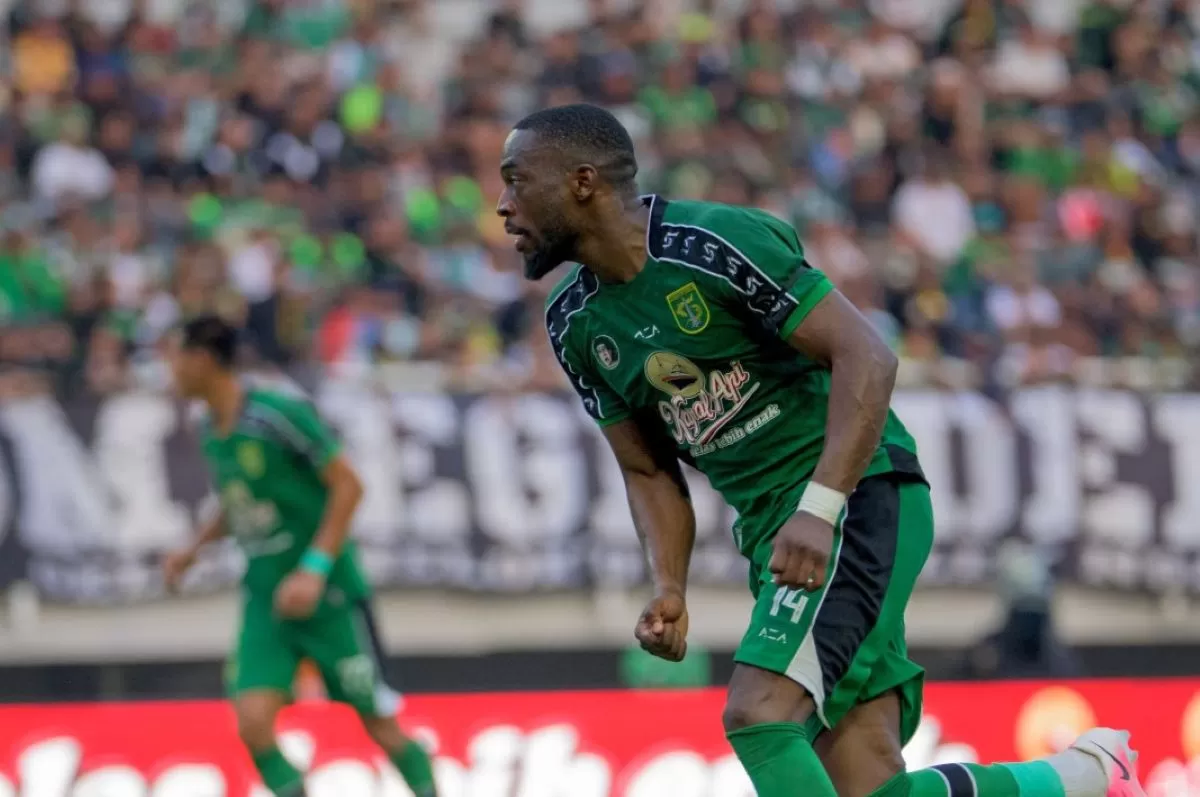Yann Mabella penyerang Persebaya jalani debut dan mencetak gol perdana di laga kontra PSIS Semarang. (Persebaya)