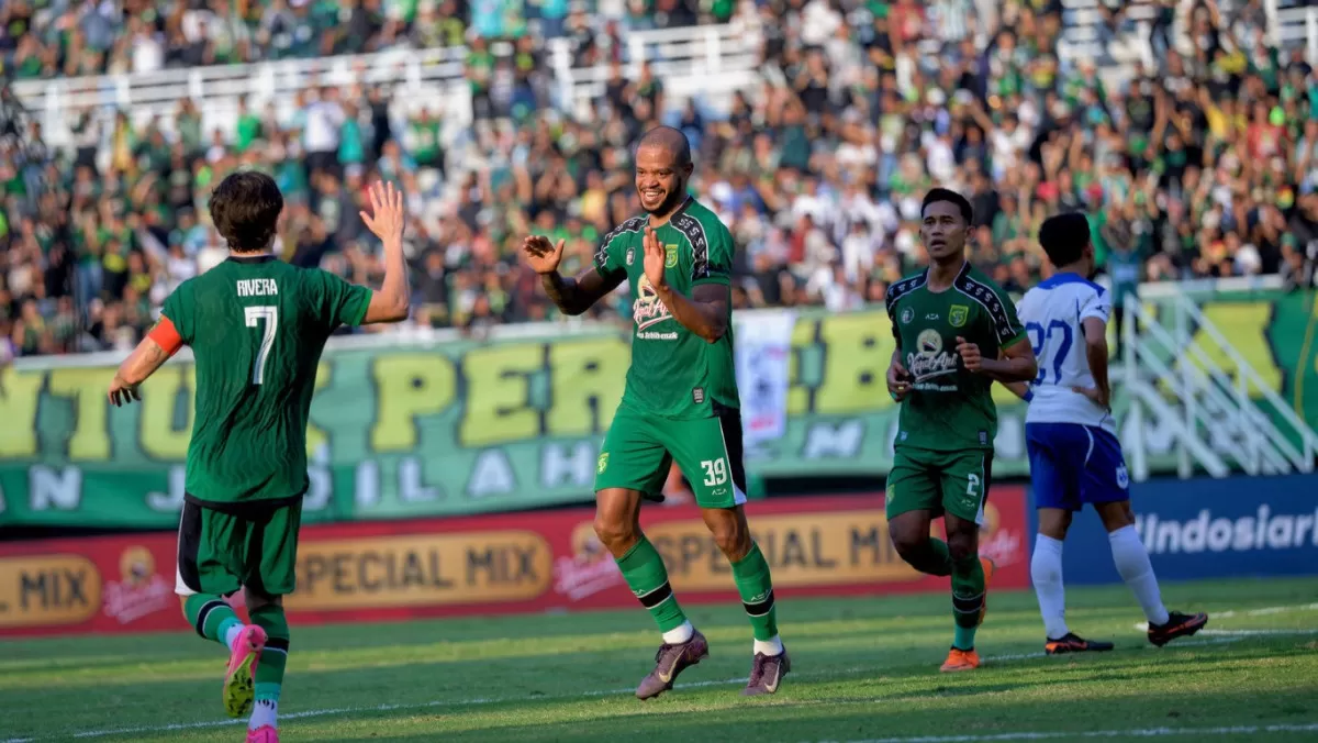 Alex Martins (#39) cetak gol perdananya untuk Persebaya ke gawang PSIS Semarang. (Persebaya)