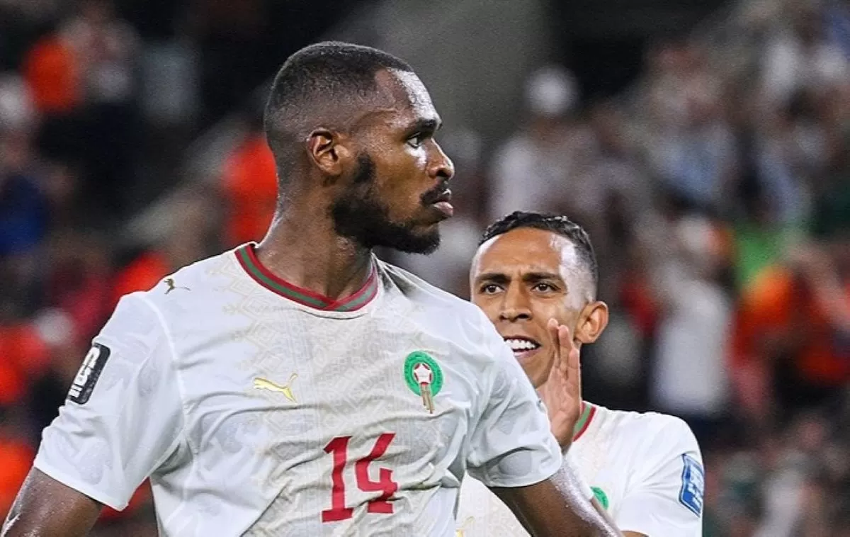 Ekspresi Issa Diop (#14) usai mencetak gol ke gawang Belanda di Piala Dunia 2026. (@equipedumaroc)