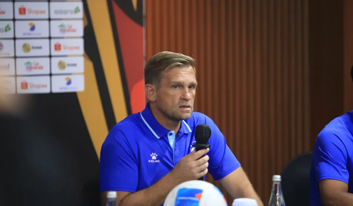 Pelatih Persib Bandung, Igor Tolic dalam jumpa pers pra pertandingan perdana Grup A Piala Presiden 2026 di Bandung, Jumat, 24 Juli.