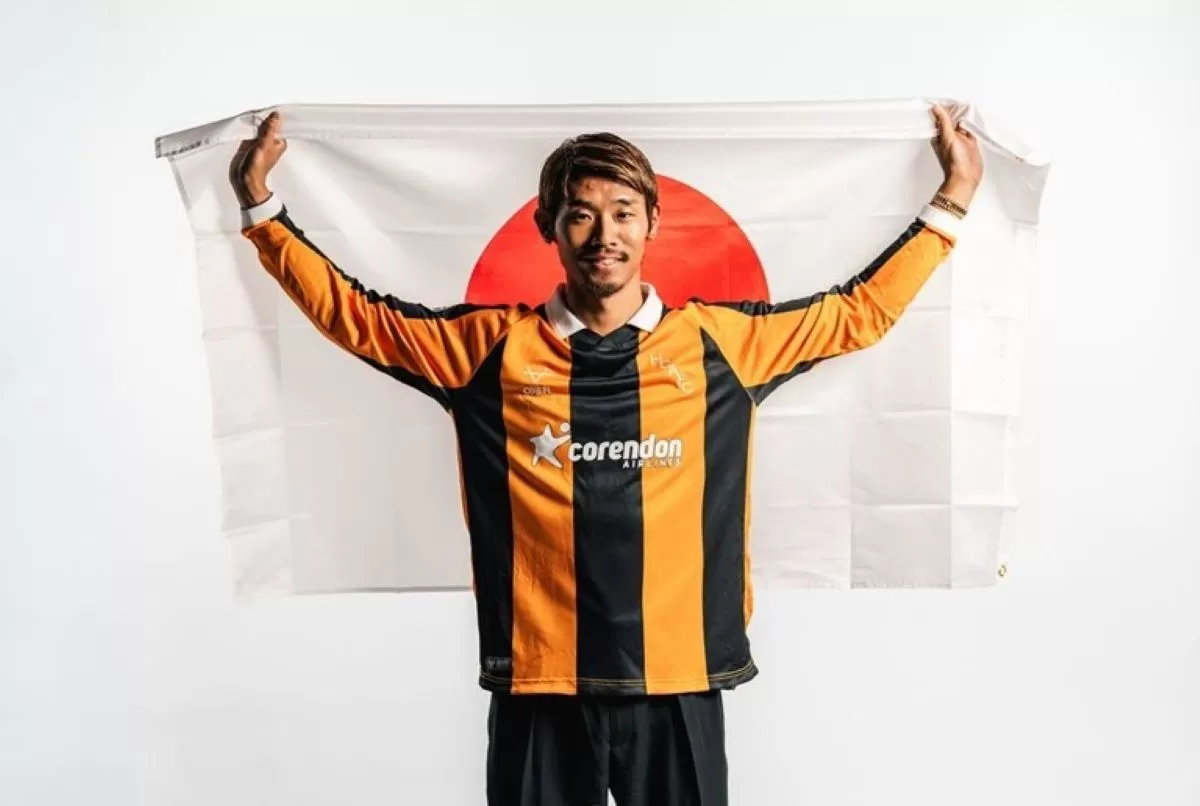 Hidemasa Morita resmi berseragam Hull City untuk musim 2026/27. (Hull City)