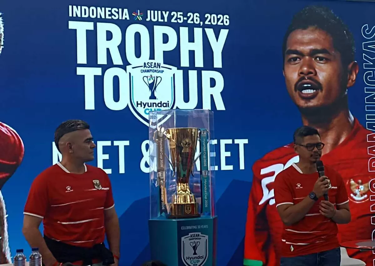 Dua legenda Timnas Indonesia, Cristian Gonzales dan Bambang Pamungkas dalam acara trofi tur ASEAN Championship 2026 di Kuningan, Jakarta, Sabtu, 25 Juli 2026. 