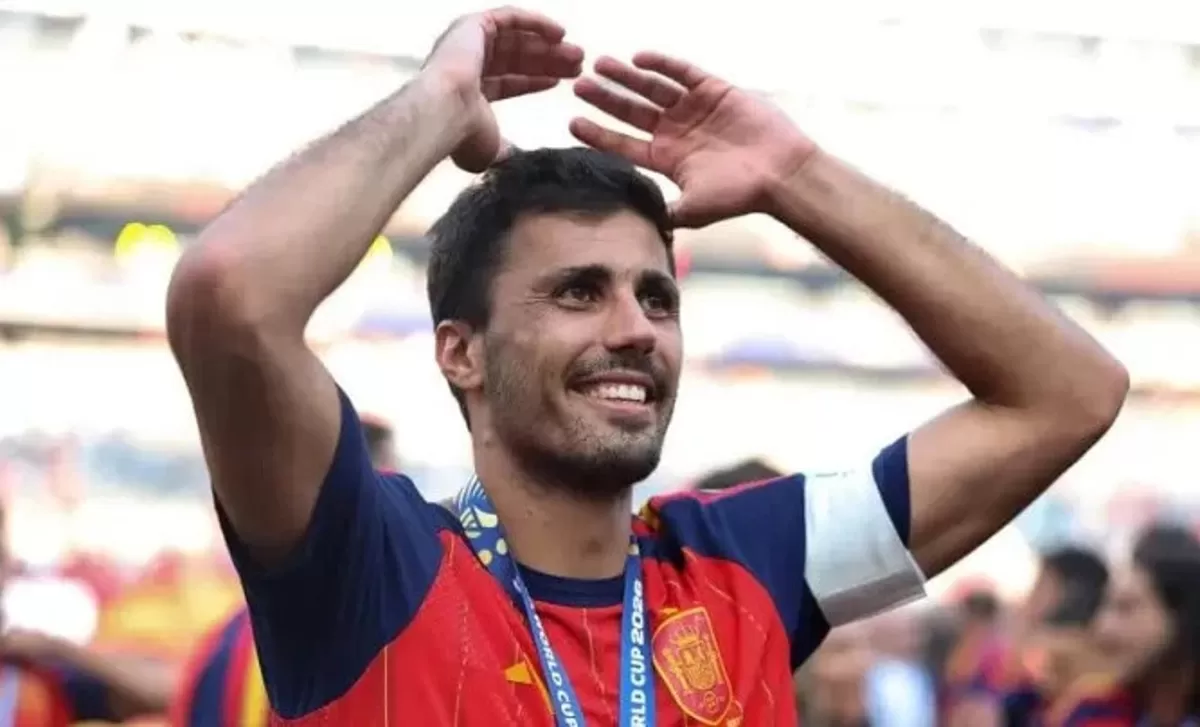 Rodri tampil elegan bersama timnas Spanyol di Piala Dunia 2026.