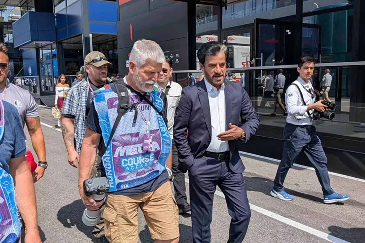 Presiden Ceko Petr Pavel (kiri) bersama Presiden FIA Mohammed Ben Sulayem. (Oleg Karpov)