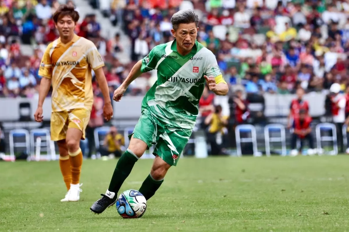 Kazuyoshi Miura jadi pemain sepak bola profesional tertua di dunia. (@fukushimaunited_fc)