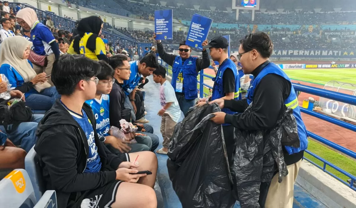 Persib dan Jubelo kelola sampah di Stadion Gelora Bandung Lautan Api (GBLA). (Persib)