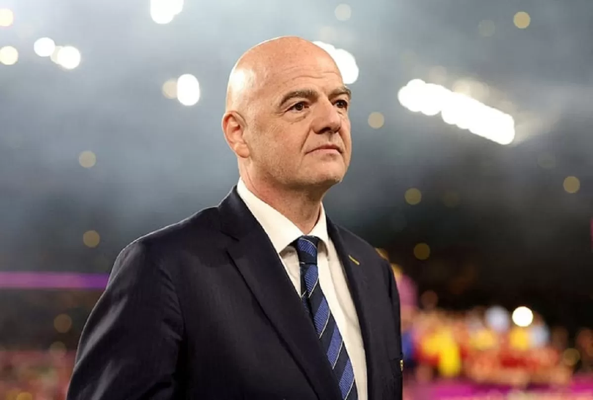 Presiden Federasi Sepak Bola Dunia (FIFA) Gianni Infantino dalam tekanan.