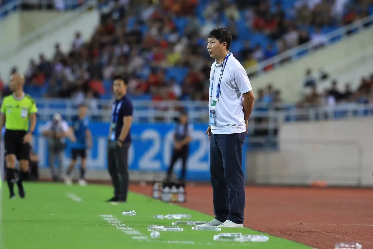 Pelatih Kim Sang-sik terapkan taktik dengan gaya permainan pressing yang agresif.
