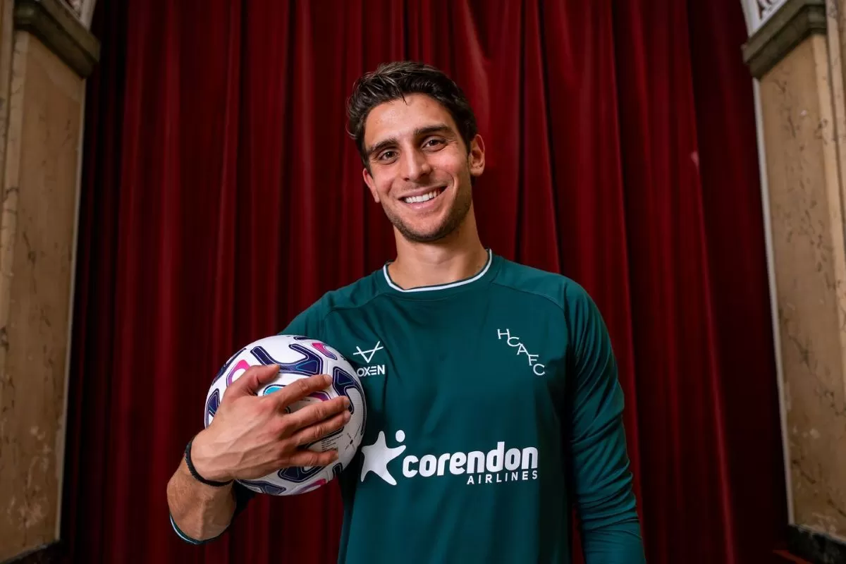 Konstantinos Tzolakis resmi jadi kiper Hull City untuk musim 2026/27. (Hull City)