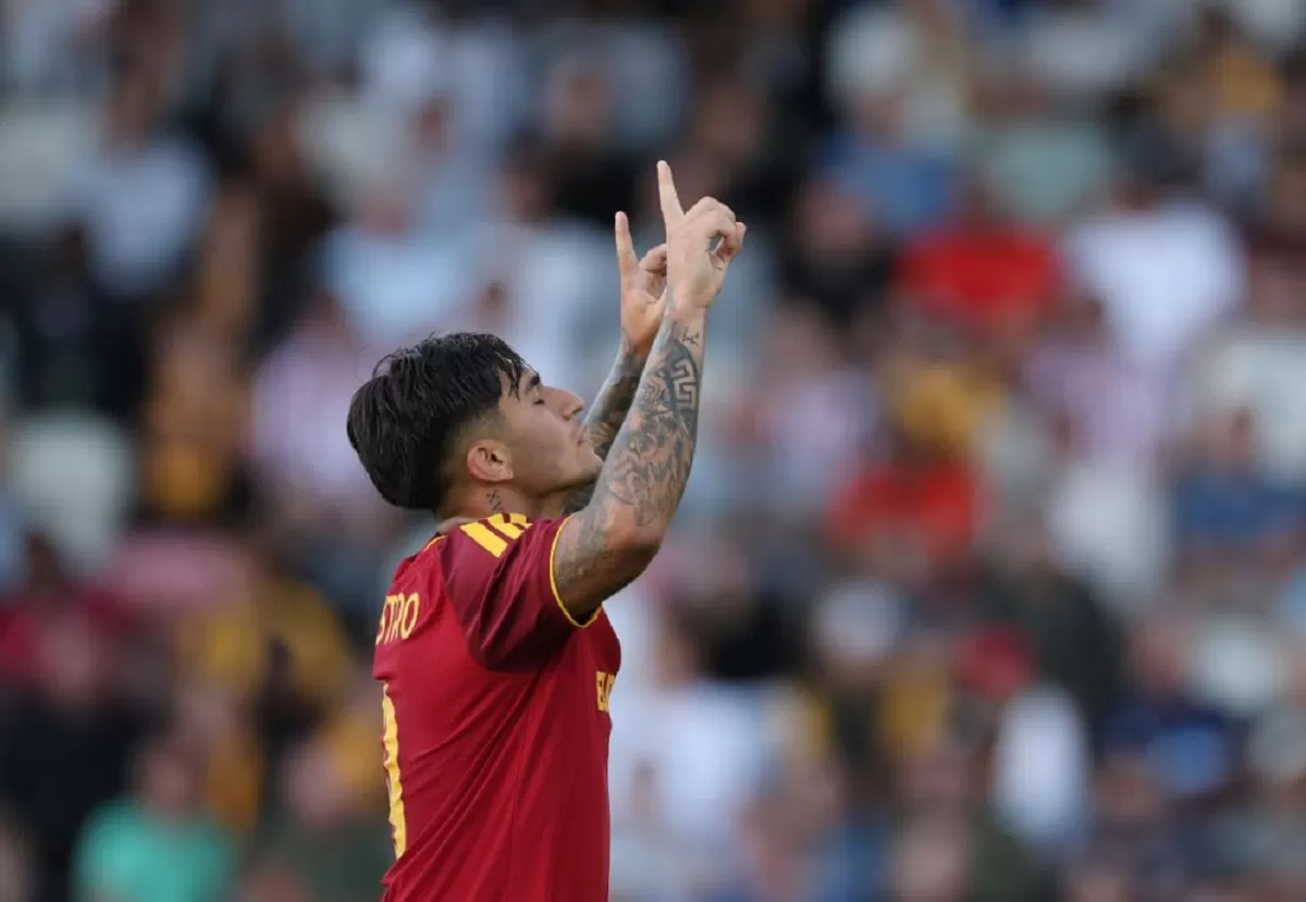 Santiago Castro mengukir namanya di papan skor saat Roma menang 4-1 di Newport.