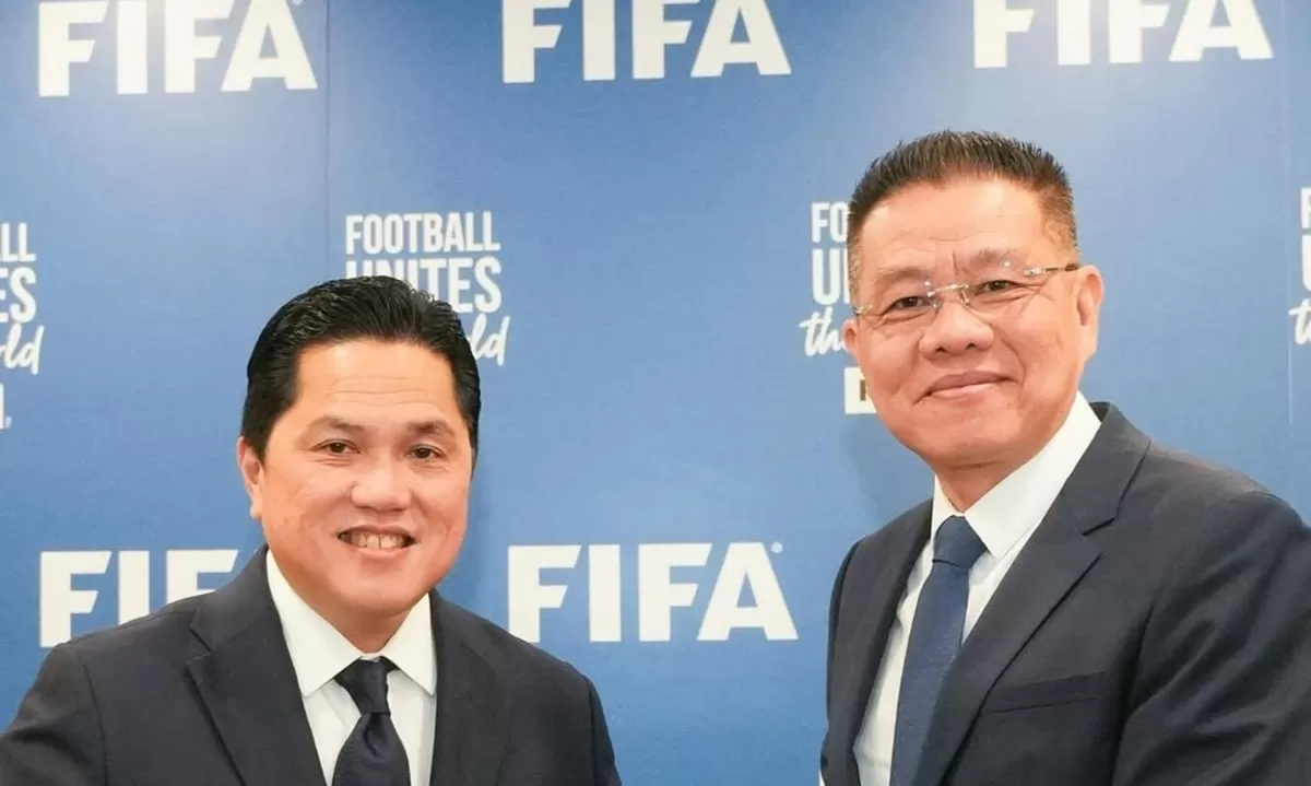 Ketua Umum PSSI bersama Ketua AFF Mayor Jenderal Khiev Sameth.