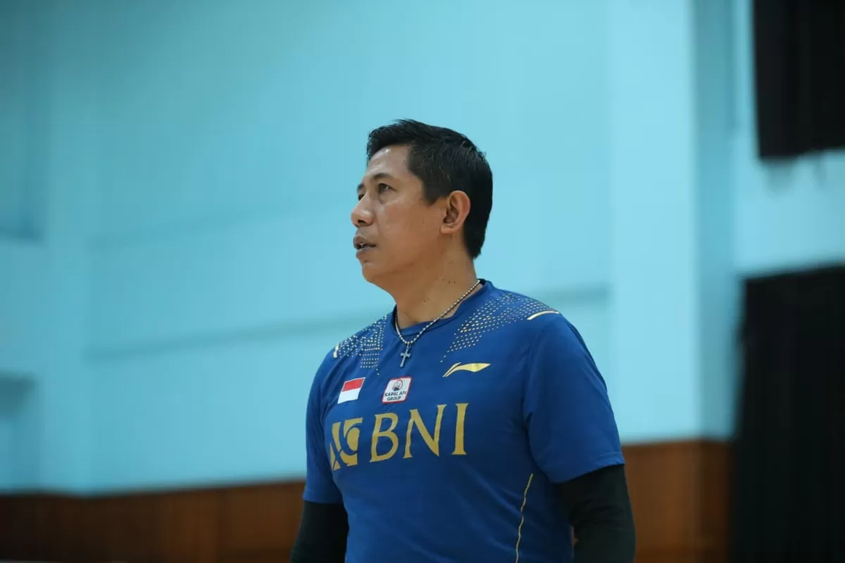 Nova Widianto kembali pulang ke pelatnas PBSI setelah dua tahun terakhir memperkuat tim kepelatihan Malaysia. Kini ia kembali untuk menangani ganda campuran Indonesia.