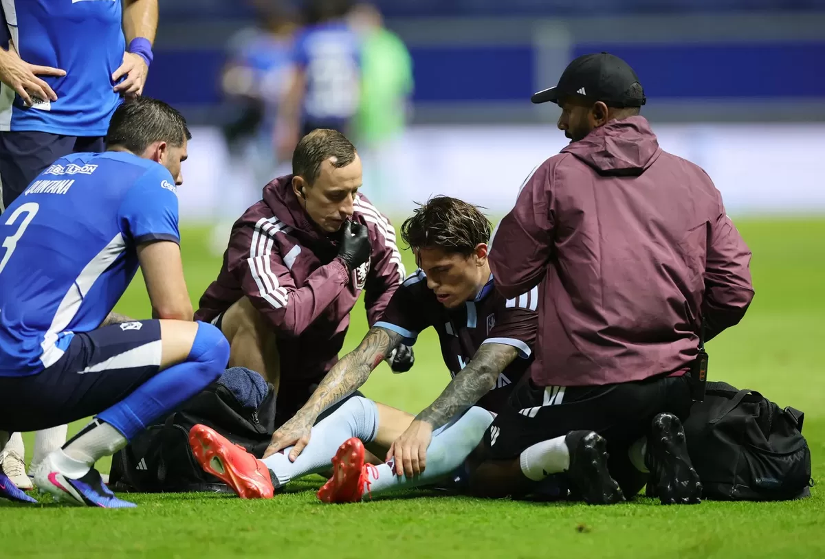 Alejandro Garnacho harus keluar lapangan karena cedera hanya dua minggu setelah bergabung dengan Aston Villa