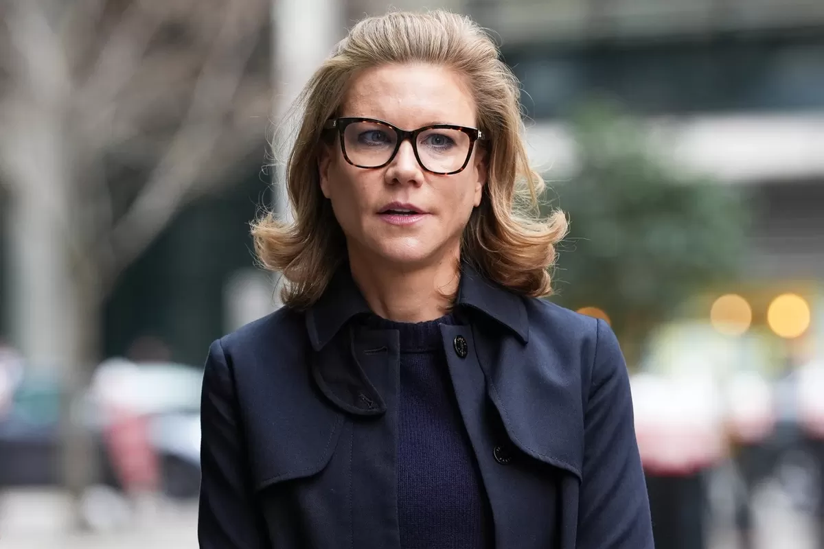 Mantan petinggi Newcastle, Amanda Staveley, mengajukan penawaran untuk membeli saham David Sullivan sebesar 38,8% di West Ham