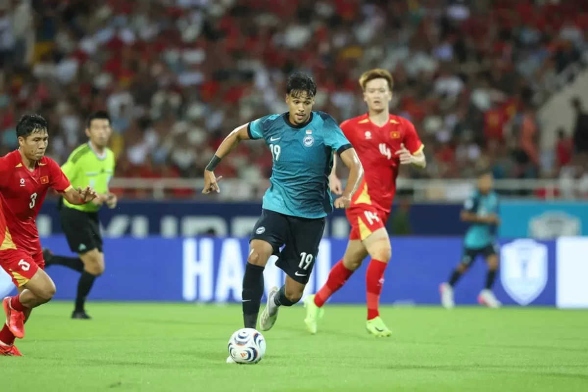 Aksi penyerang Singapura Ilhan Fandi saat menghadapi Vietnam di penyisihan Grup A ASEAN Championship 2026.