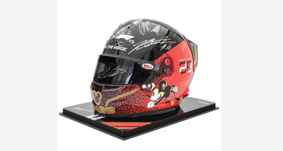 Helm balap F1 Disney dilelang tembus Rp3,6 miliar. (@f1authentics)
