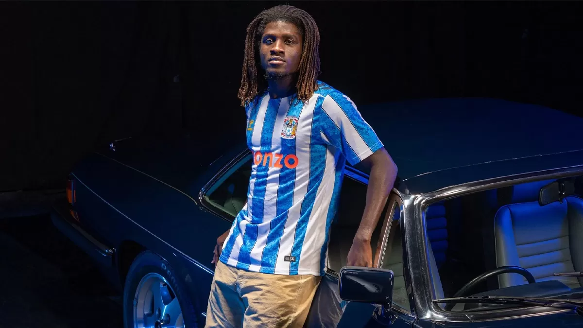 Caleb Yirenkyi kini resmi berseragam Coventry City. (Coventry City FC)