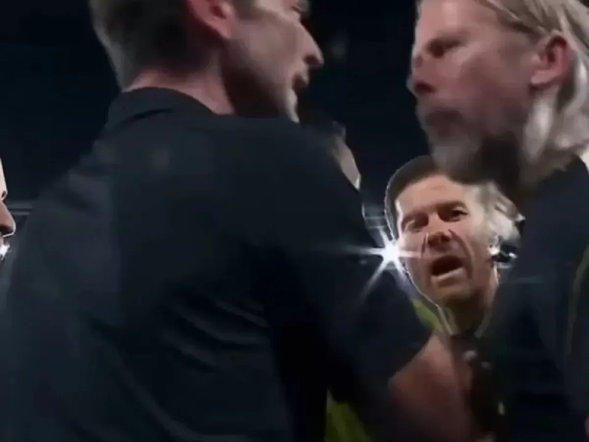 Xabi Alonso melerai pertengkaran antara Austin MacPhee dan pelatih Johor.