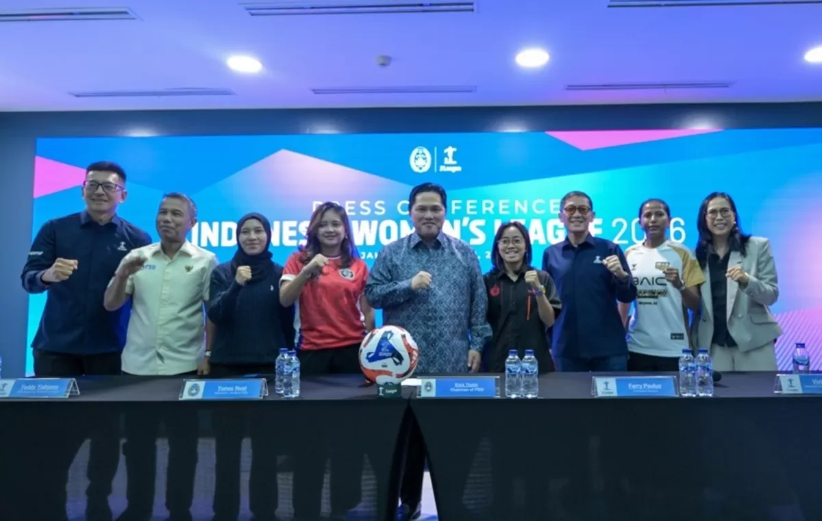 Ketua Umum PSSI, bersama I.League, OC Indonesia Women's League 2026, serta empat perwakilan pemain berfoto bersama usai peluncura Liga Putri 2026/2027. Berlangsung pada 17 Oktober, selama 16 pekan.