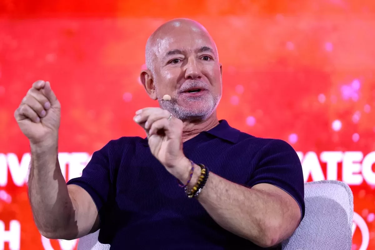 Jeff Bezos siap memberikan dana segar sebesar &pound;1,5 miliar bagi Liverpool.