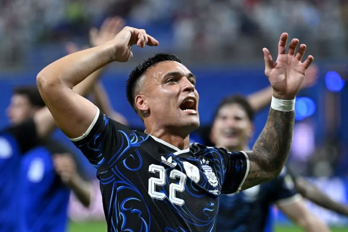Kapten Inter, Lautaro Martinez dibidik Barcelona.