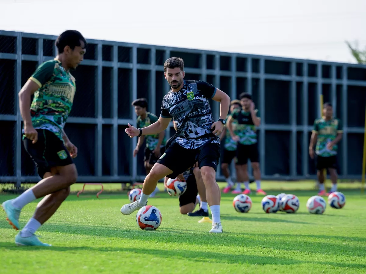 Skuat Persebaya jalani latihan. (Persebaya)