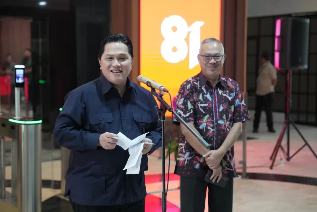 Menpora Erick Thohir didampingi Sesmenpora menjelaskan perihal menambahan anggaran Asian Games 2026 yang disetujui Kemenkeu, di Kemenpora, Jakarta, Kamis, 12 Agustus 2026.