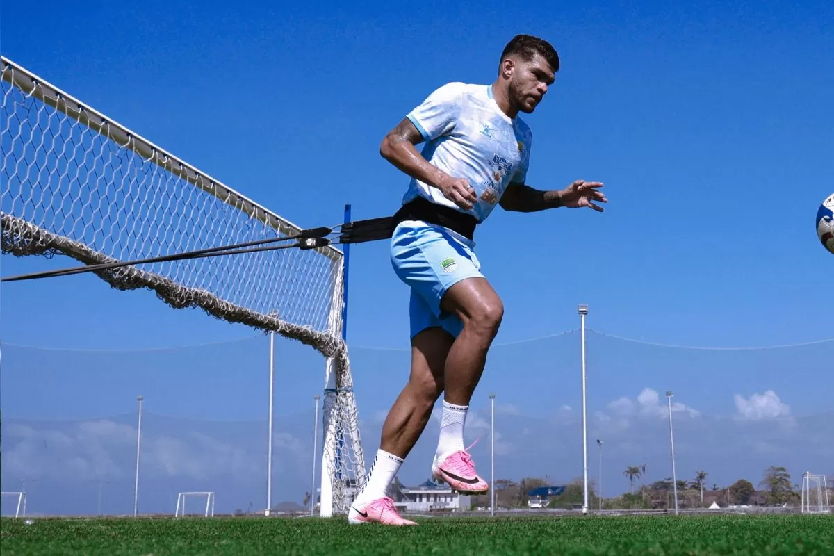 Berguinho kembali jalani latihan usai pemulihan cedera. (@persib)