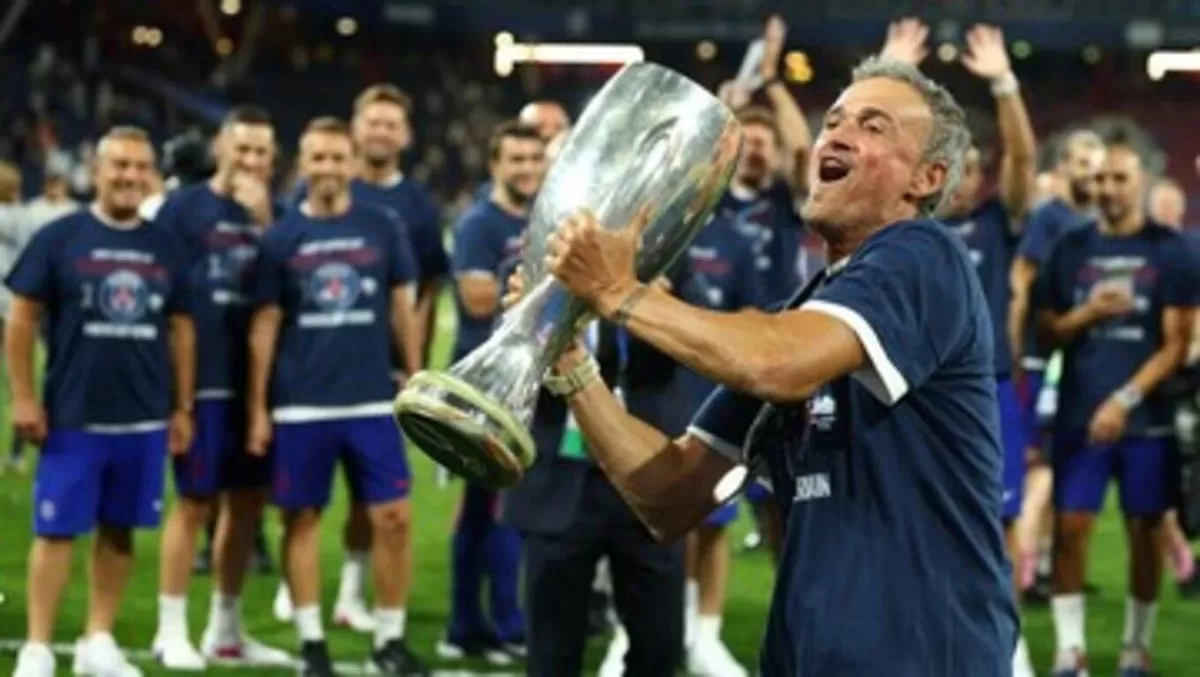 Luis Enrique sukses membawa PSG pertahankan gelar juara Piala Super Eropa.