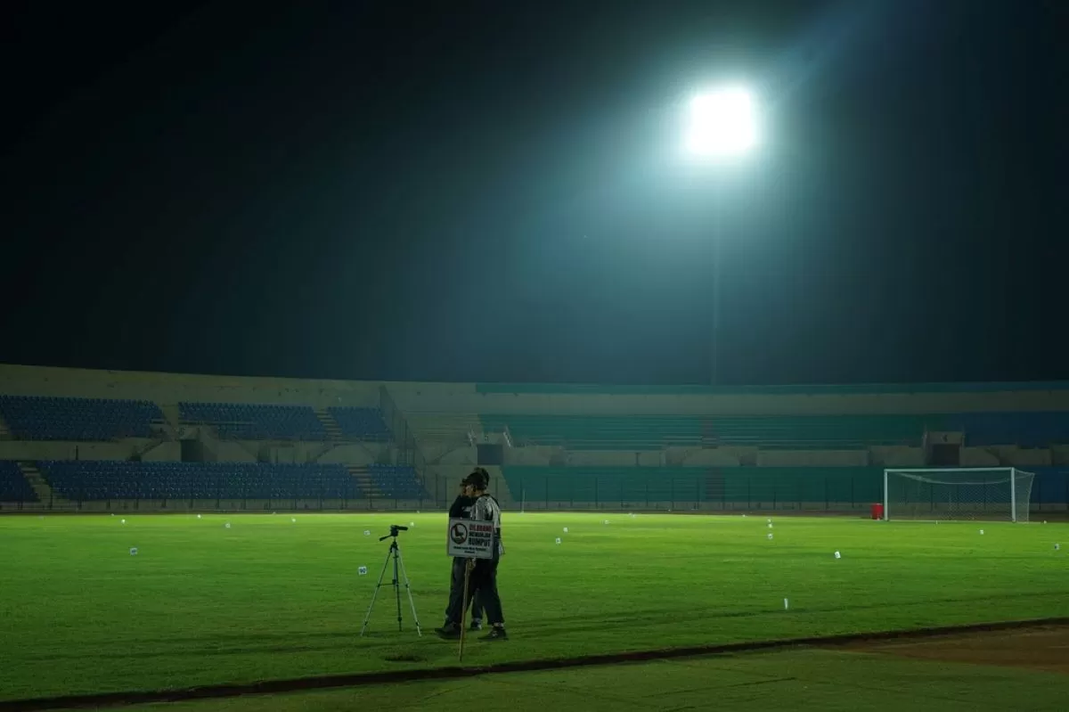PSIM Jogja benahi sistem penerangan Stadion Sultan Agung Bantul. (PSIM Jogja)