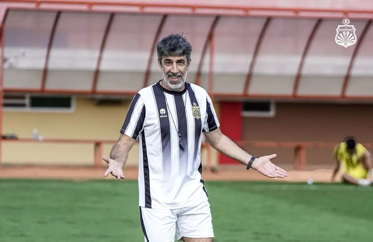 Oscar Bruzon, pelatih kepala Bhayangkara Presisi Lampung FC. (@bhayangkarafc)