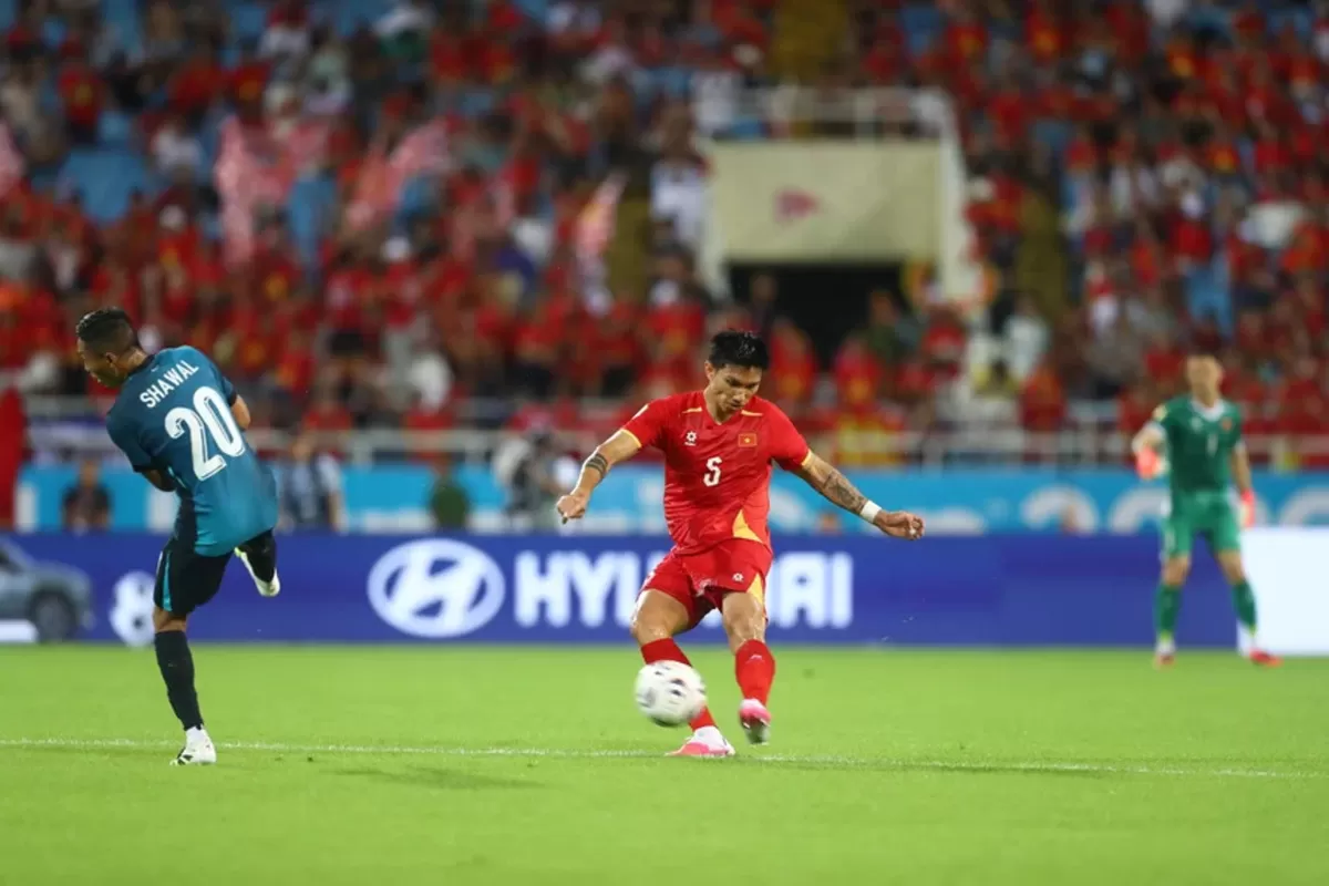 Setelah dua tahun berkutat dengan cedera, bek Vietnam Doan Van Hau kini buru gelar ASEAN Championship 2026. Timnya akan menghadapi Malaysia, pada Minggu, 16 Agustus.  