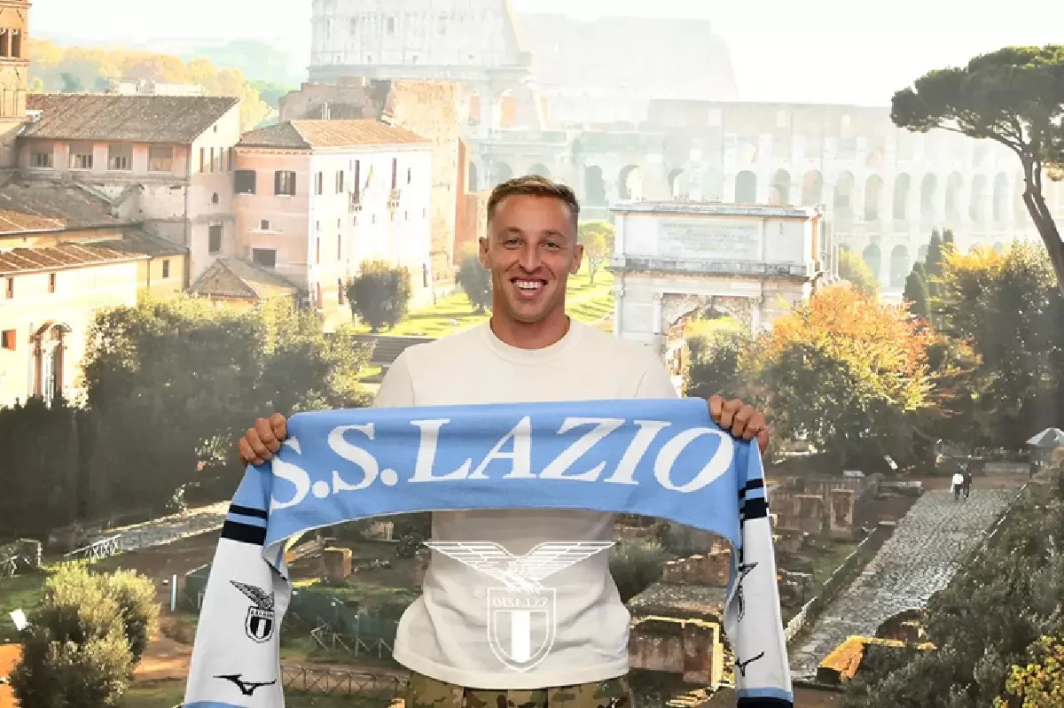 Davide Frattesi resmi bergabung dengan Lazio untuk musim 2026/27. (@officialsslazio)