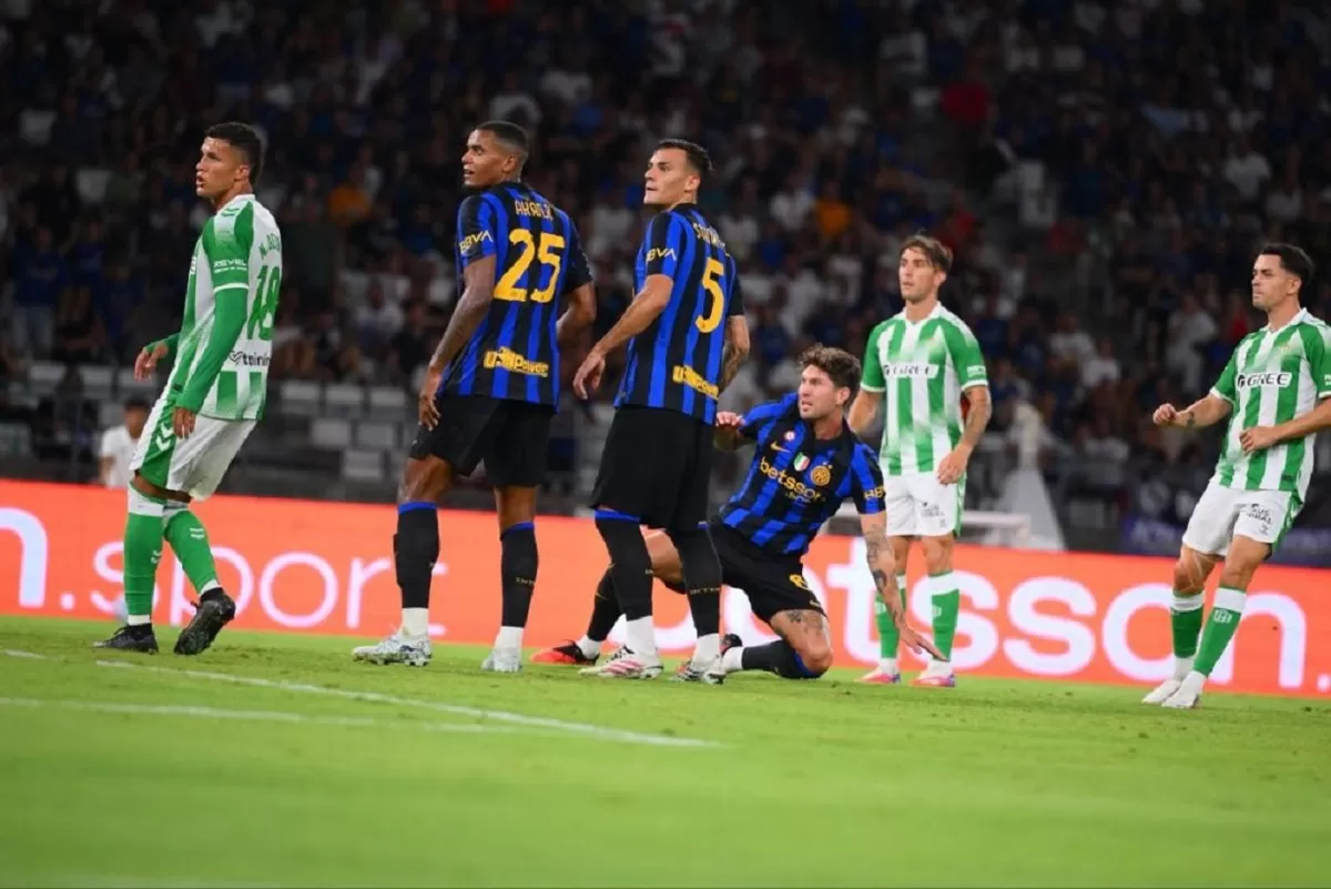 John Stone mencetak gol kemenangan Inter melawan Real Betis.