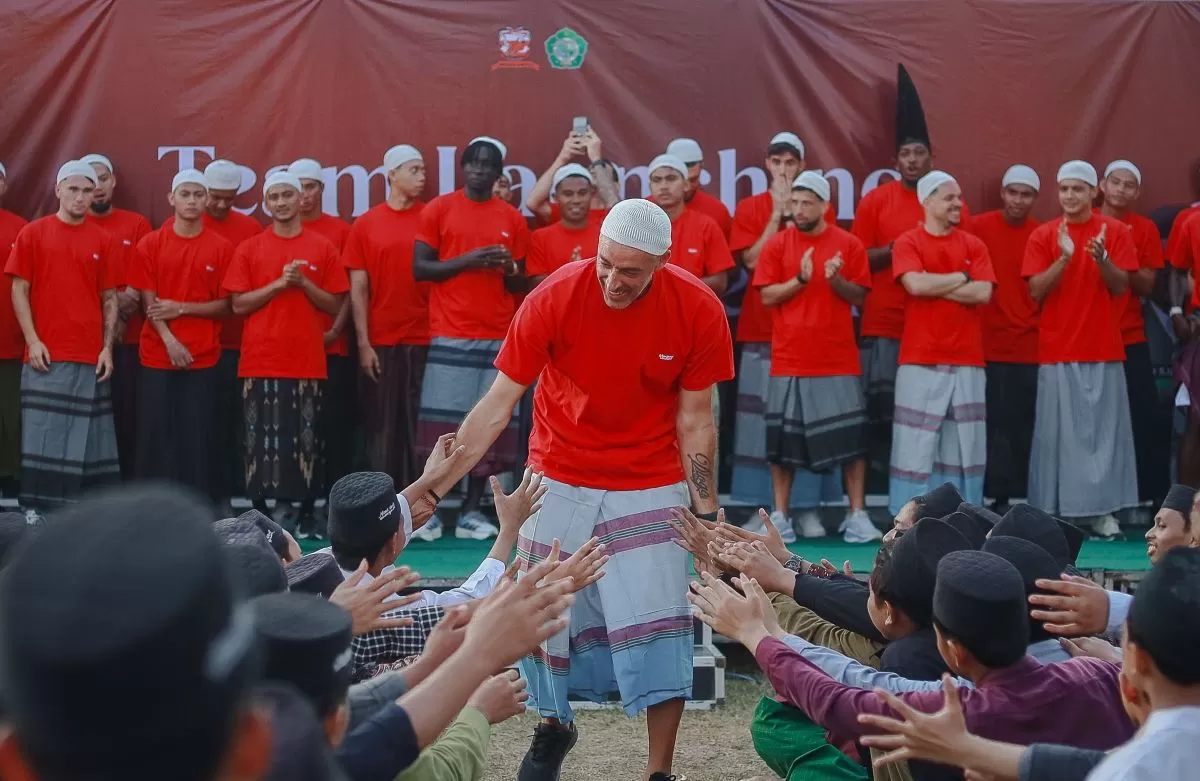 Madura United FC gelar launching team di pondok pesantren. (@maduraunited.fc)