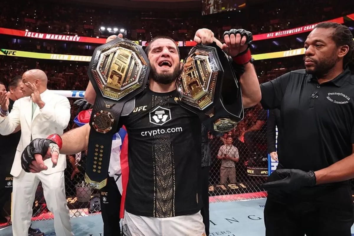 Islam Makhachev ukir sejarah baru di UFC usai mengalahkan Ian Garry.