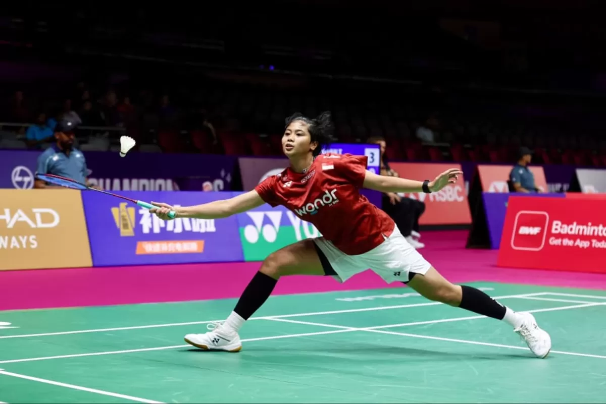 Thalita Ramadhani Wiryawan harus melewati pertarungan ketat sejak gim pertama untuk memastikan langkahnya ke babak 32 besar Kejuaraan Dunia BWF 2026, Senin, 17 Agustus, di New Delhi, India.
