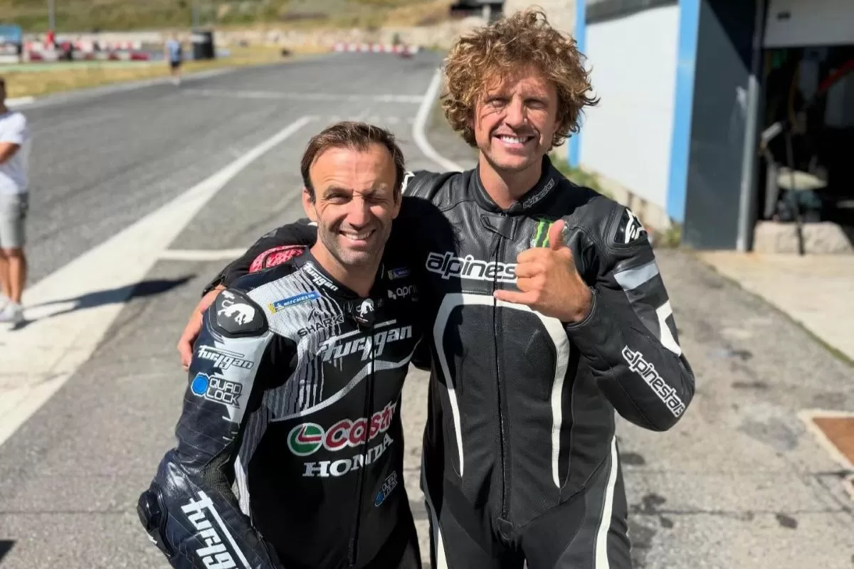 Johan Zarco bersama pembalap Reli Dakar Adrien Van Beveren (@adrienvanbeveren)