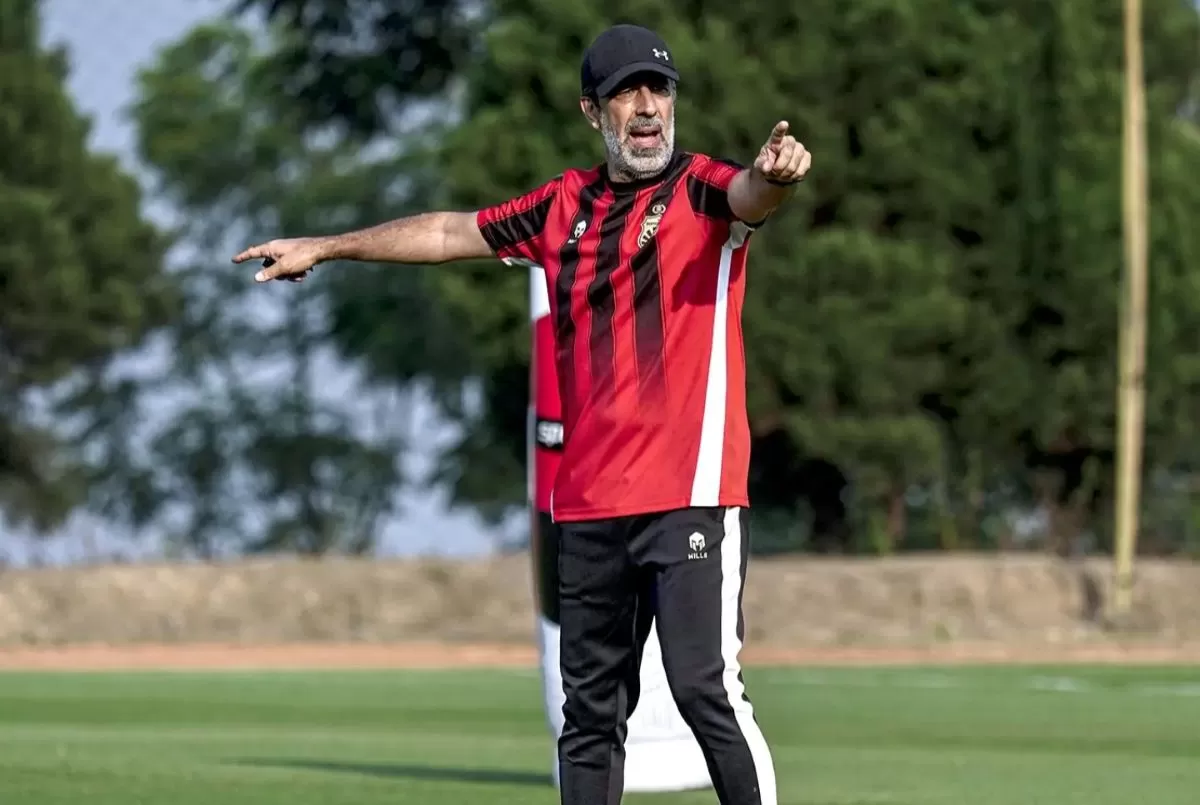 Oscar Bruzon pelatih Bhayangkara FC. (@bhayangkarafc)