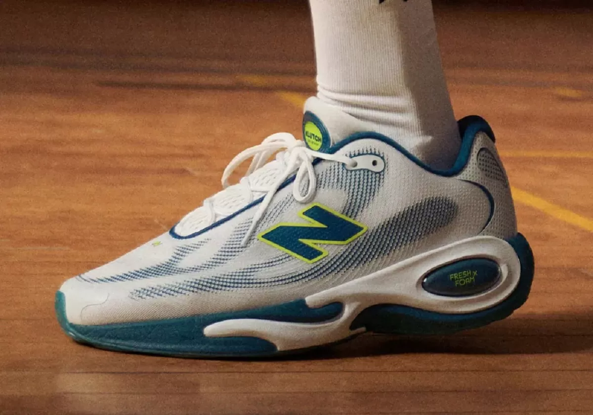 New Balance AC Runner rencananya akan diluncurkan pada 21 Agustus 2026. (sneakernews)