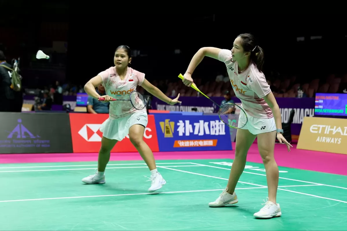 Langkah pasangan Rachel Allessya Rose/Febi Setianingrum masih terus terjaga di Kejuaraan Dunia 2026. Mereka melaju ke babak 16 besar, Rabu, 19 Agustus. 