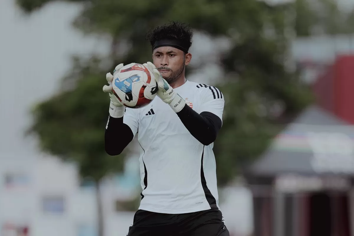 Kiper Persija Jakarta, Aqil Savik. (Persija)